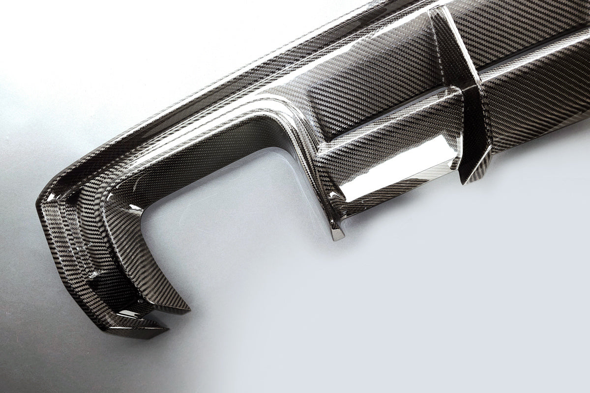 Rear diffuser V style for the BMW M3 G80 / G81 | M4 G82 / G83